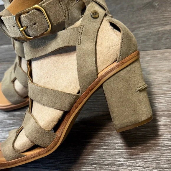 UGG Stylish green/Tan suede/leather Sandals size 7.5 (j151) - Picture 4 of 14